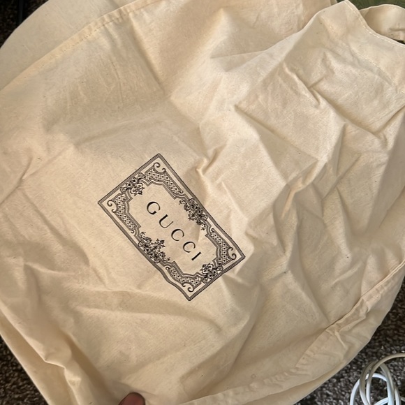 Over shoulder GG black sling BackPack - Picture 4 of 4